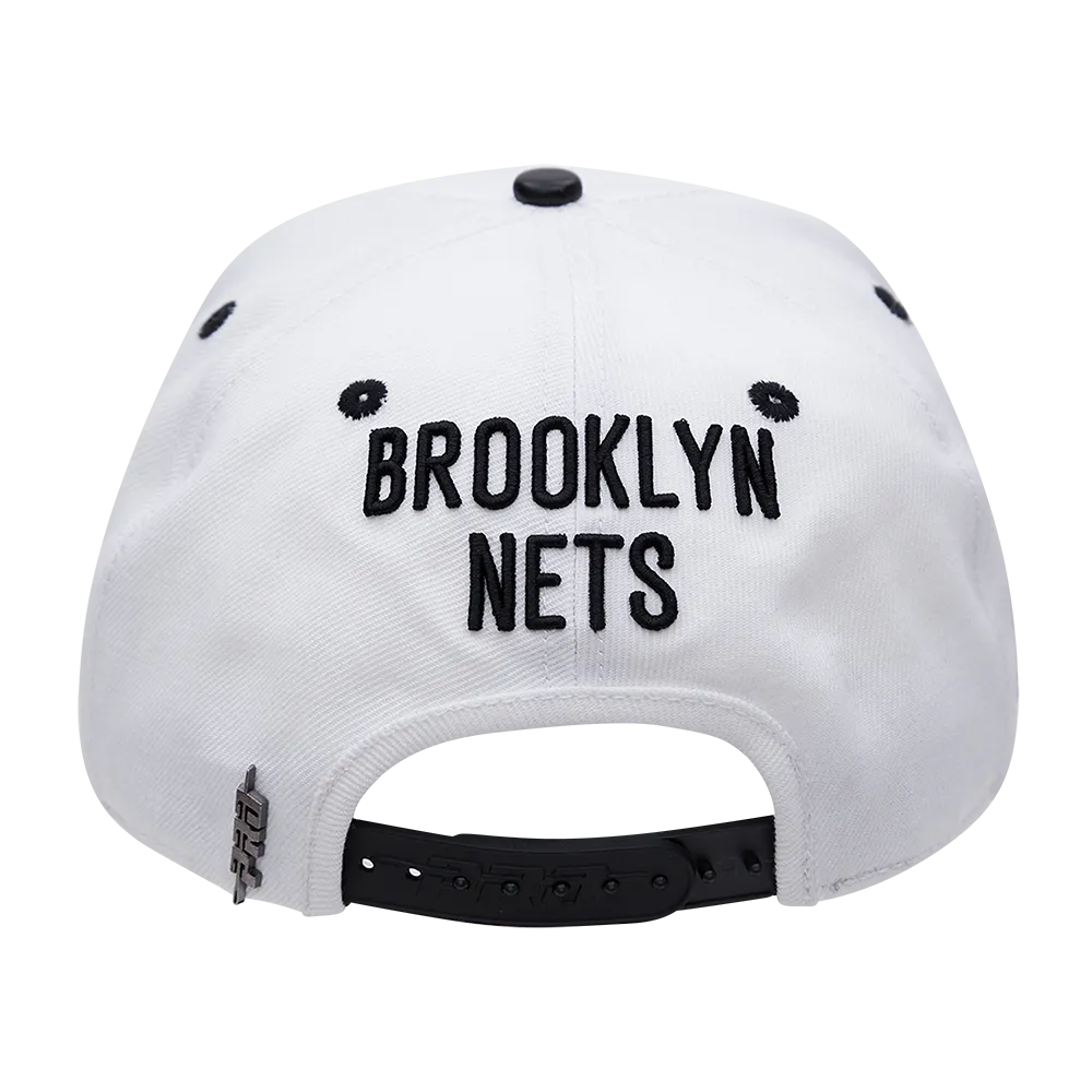 BROOKLYN NETS PEBBLE BRIM FASHION SNAPBACK HAT (WHITE)