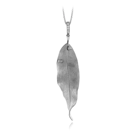 Fallen Leaves Pendant Necklace in 18k Gold with Diamonds