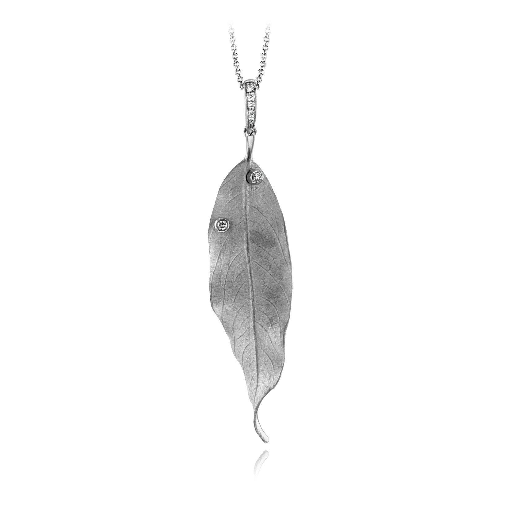 Fallen Leaves Pendant Necklace in 18k Gold with Diamonds