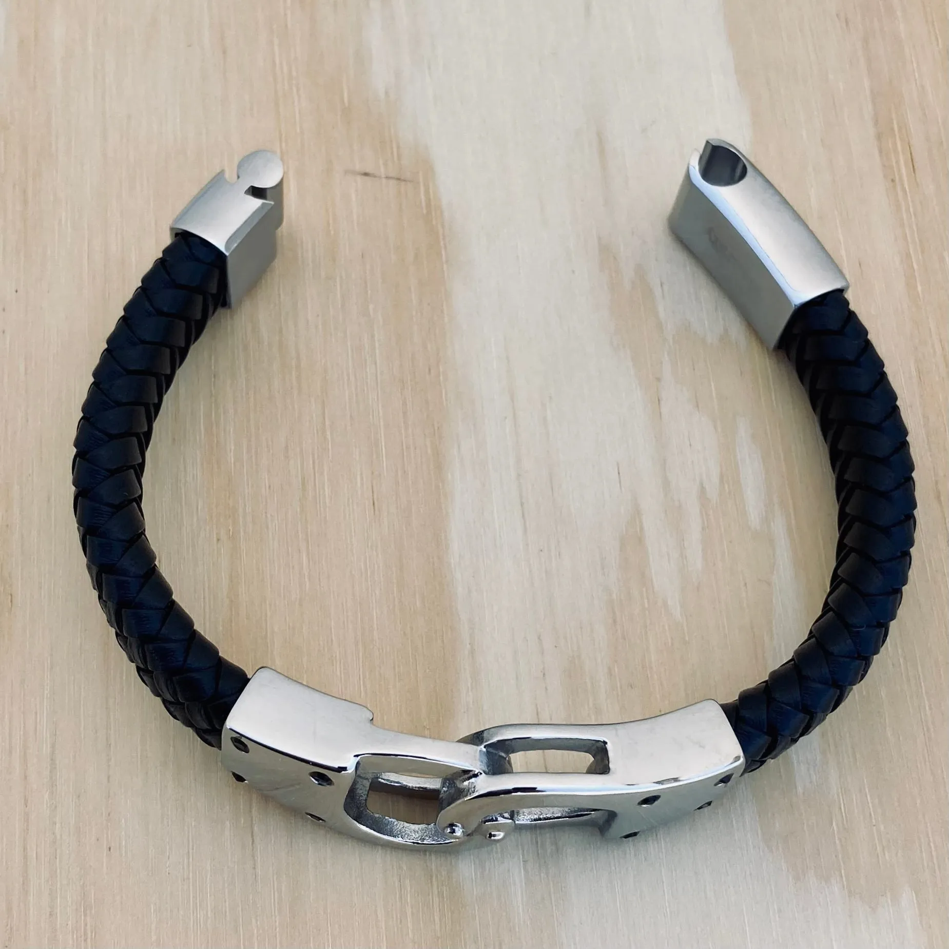 Handcuff - Leather & Stainless Steel - Bracelet - B69